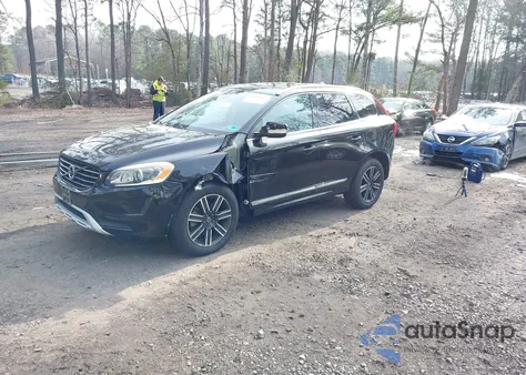 2017 Volvo Xc60 T5 Dynamic z USA, uszkodzony, nr VIN YV440MRR1H2040224